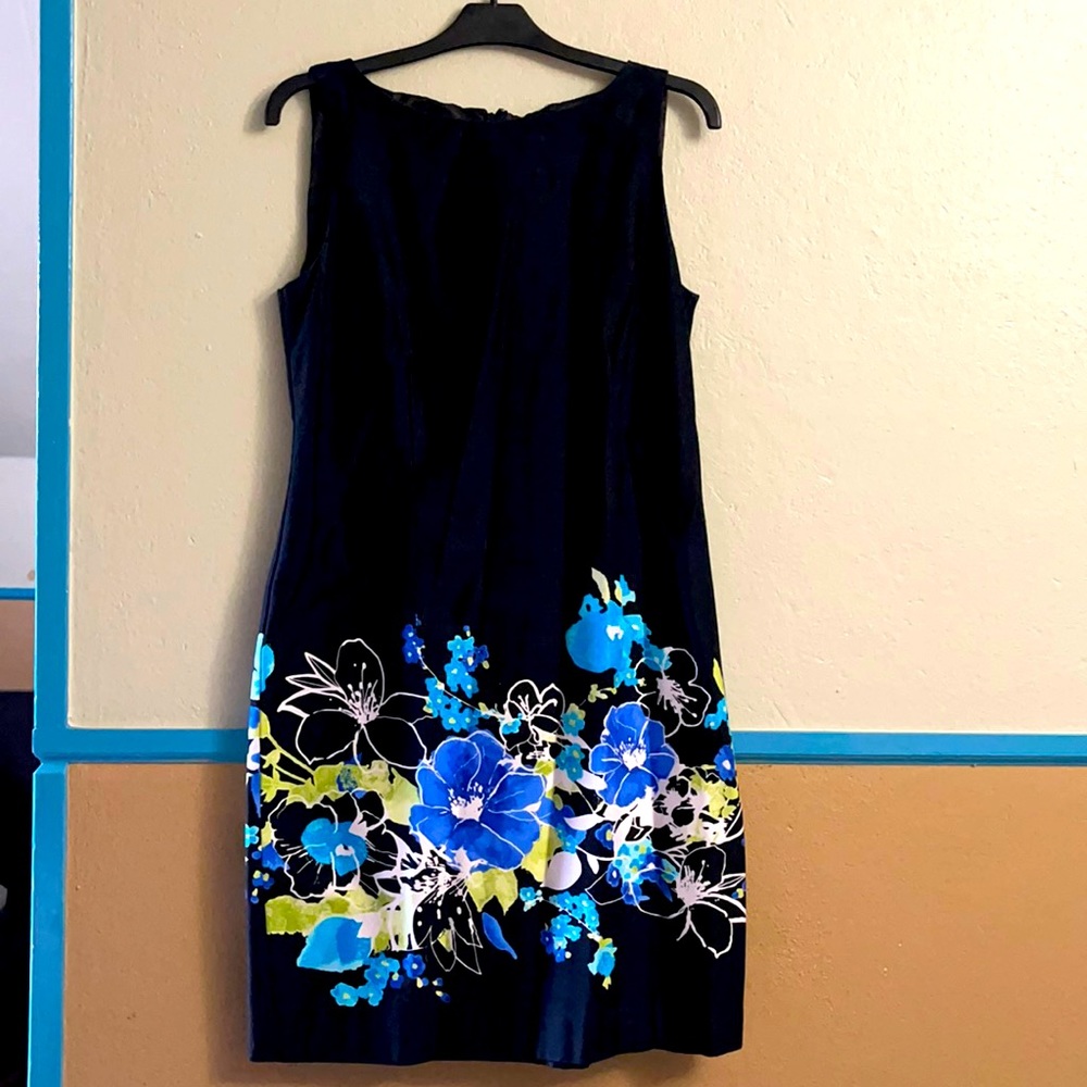 Sandra Darren, size 10 knee length dress